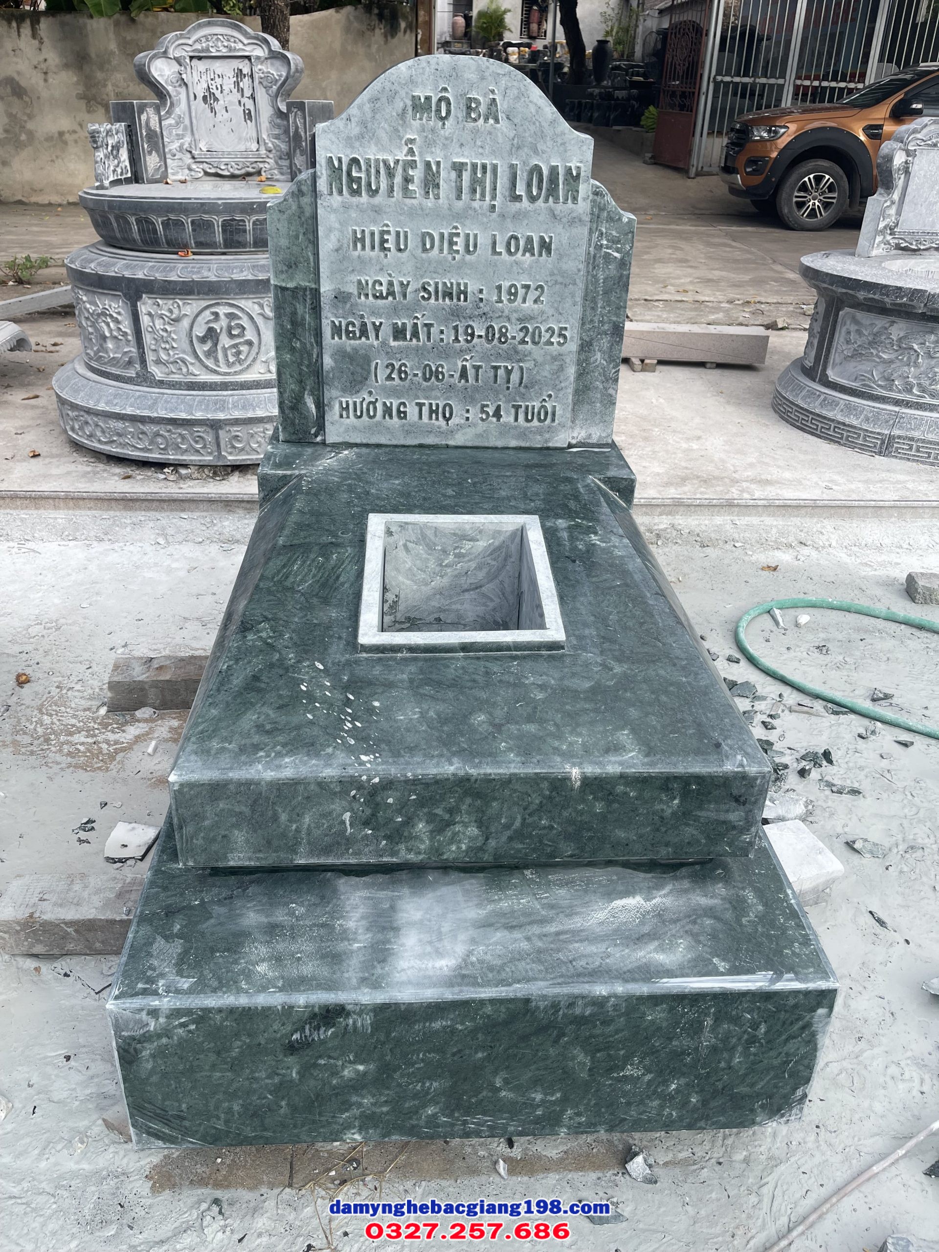 Lăng mộ đá xanh rêu