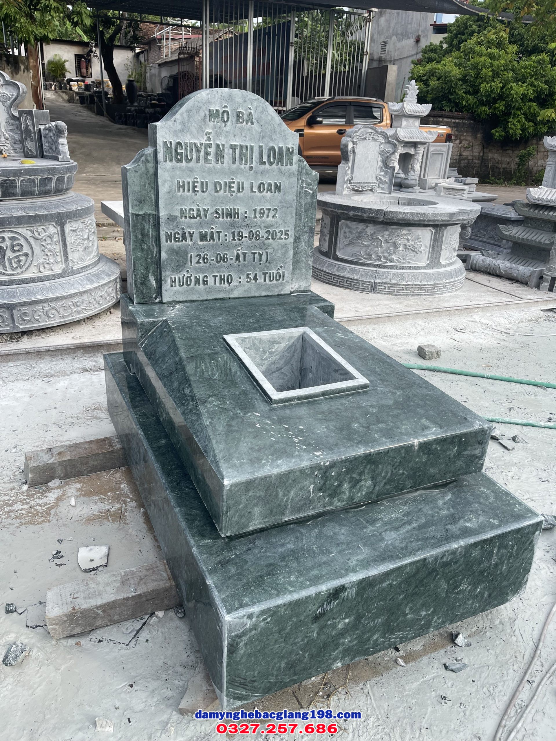 Lăng mộ đá granite