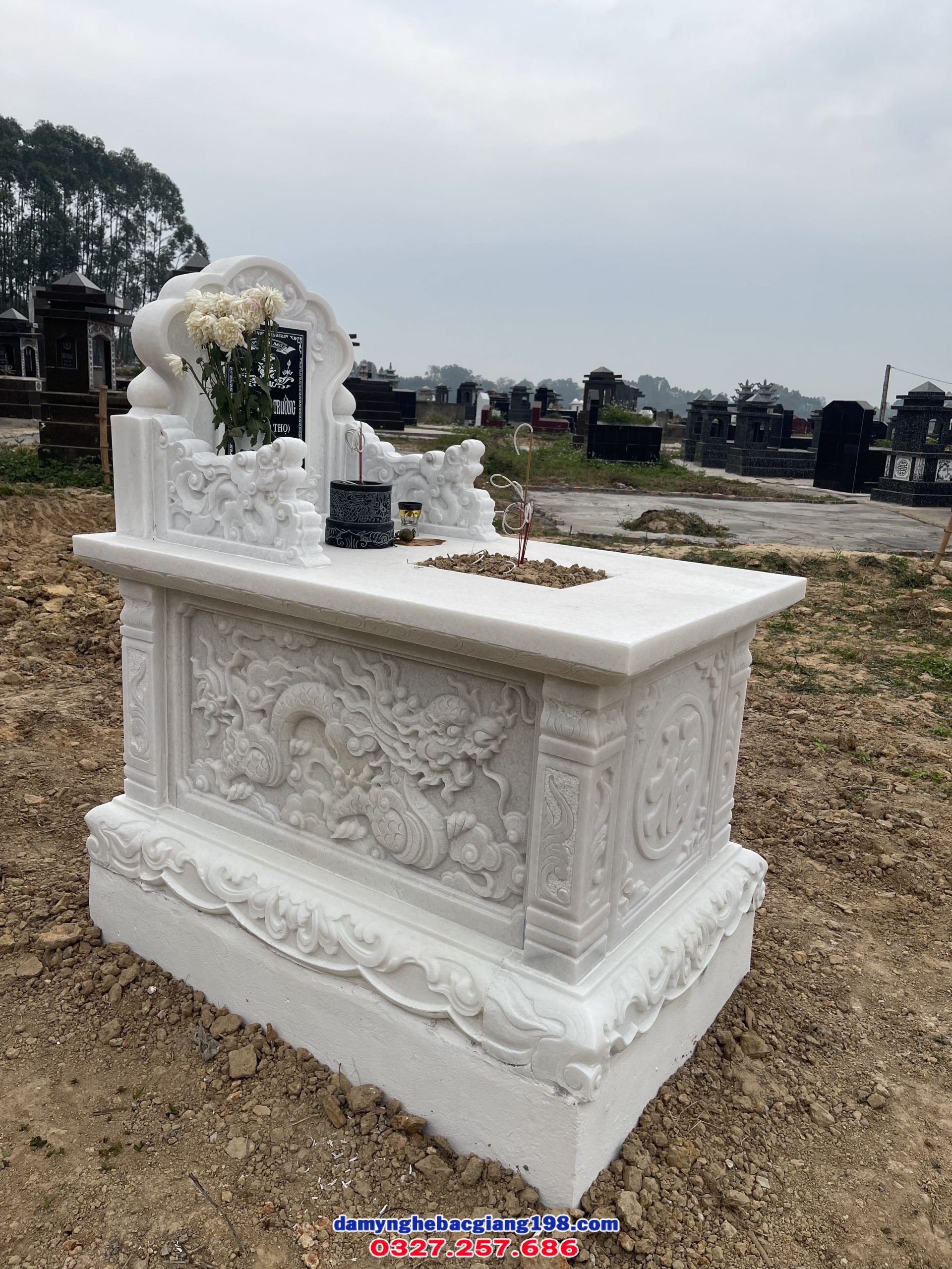Lăng mộ đá trắng đẹp