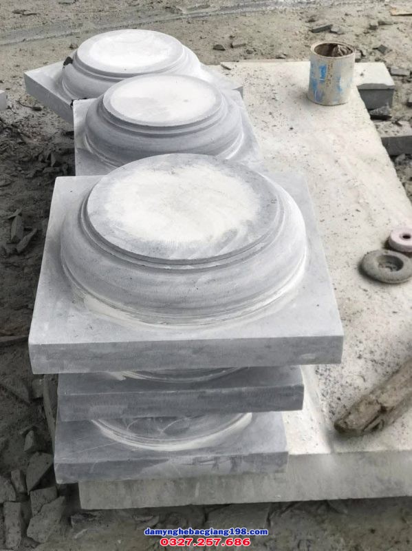 Chân cột đá vuông