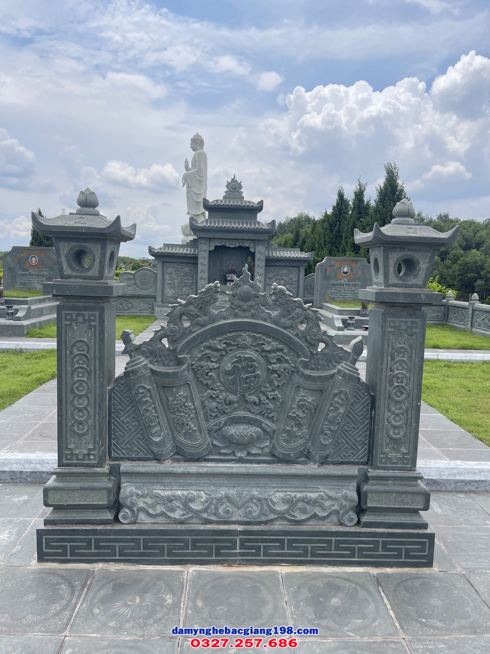 Cuốn thư đá tại Bắc Giang