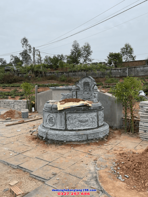 Mẫu mộ đá tròn