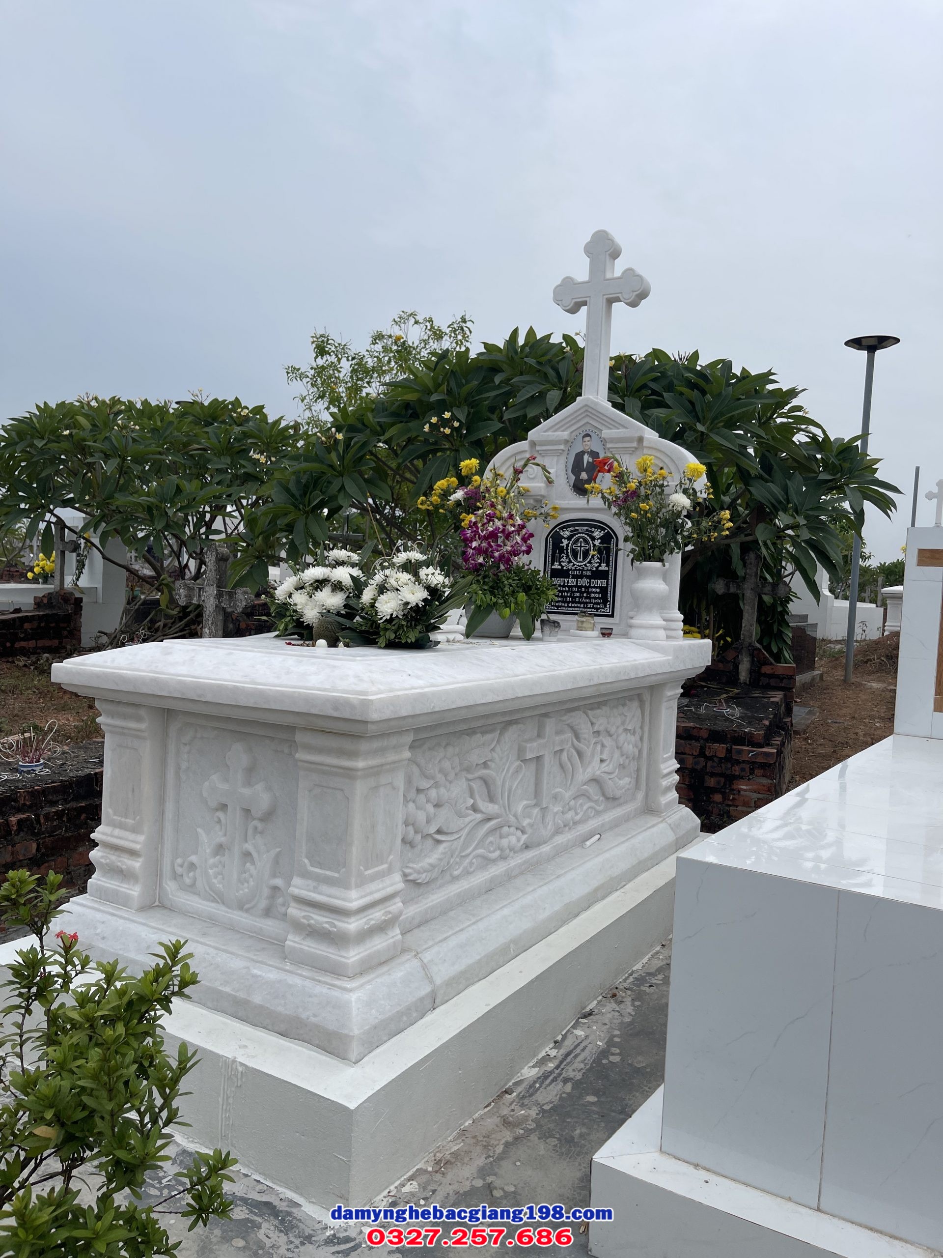 Mộ đá công giáo đẹp