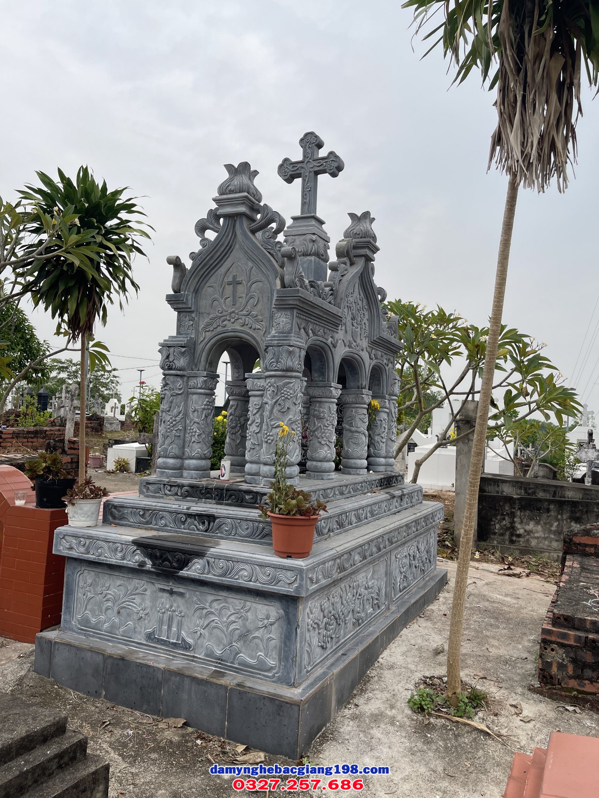Mộ đá công giáo tại Bắc Giang Mộ đá công giáo tại Bắc Giang