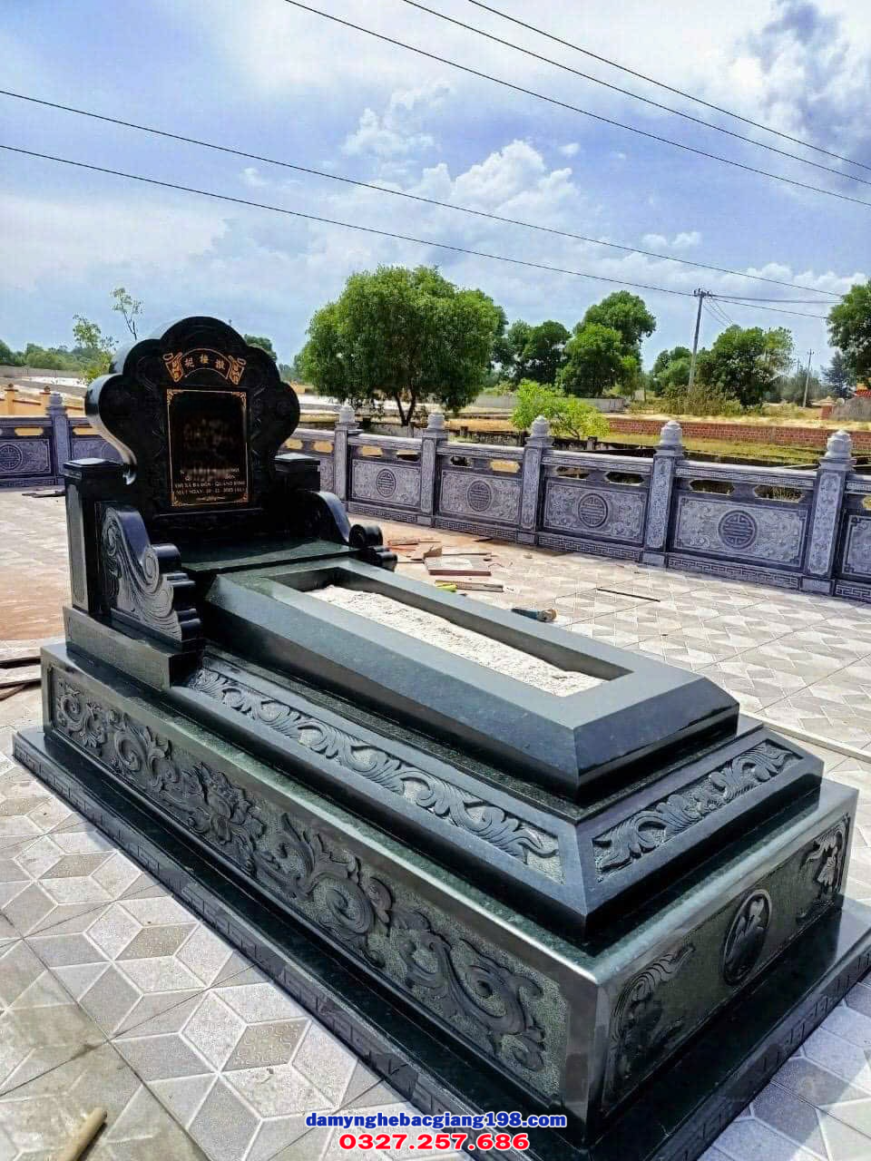 Khu lăng mộ bằng đá xanh