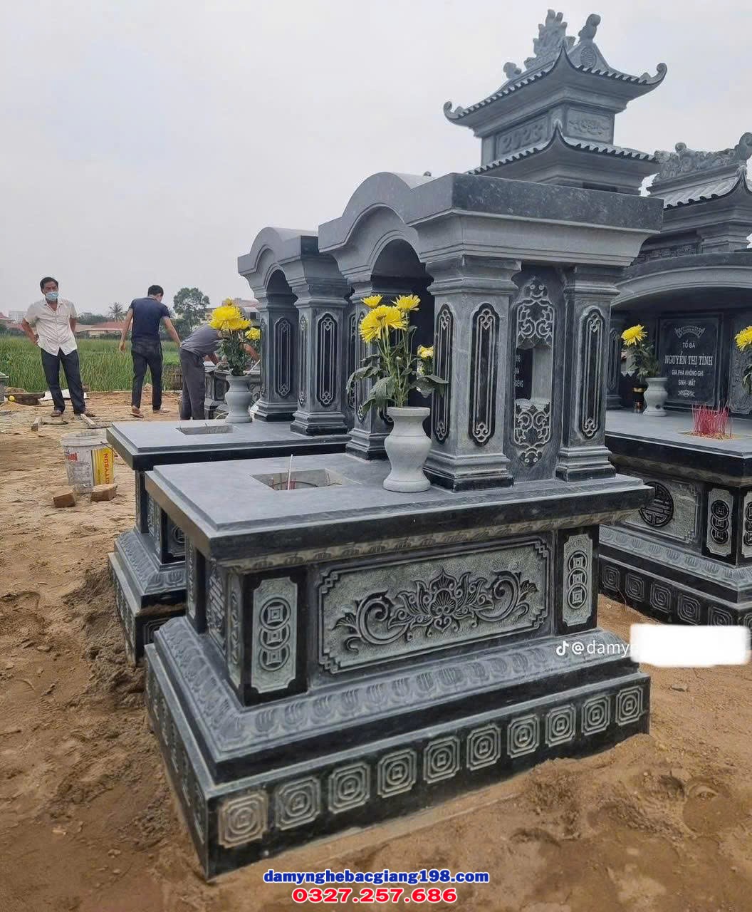 Khu lăng mộ đá xanh đen